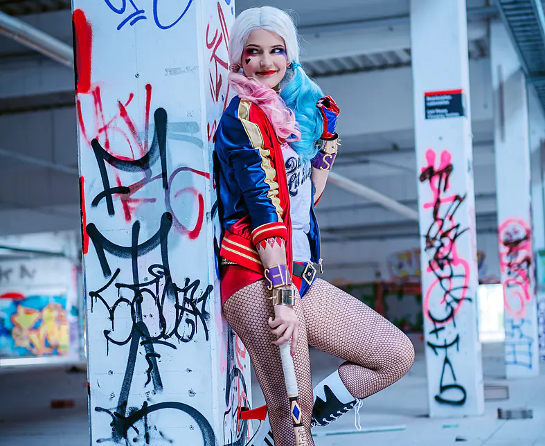 HarleySuicideSquad3 - Nagini Cosplay.jpg
