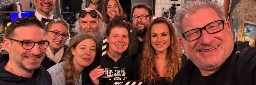 Meet "Sandstone" Cast&Crew